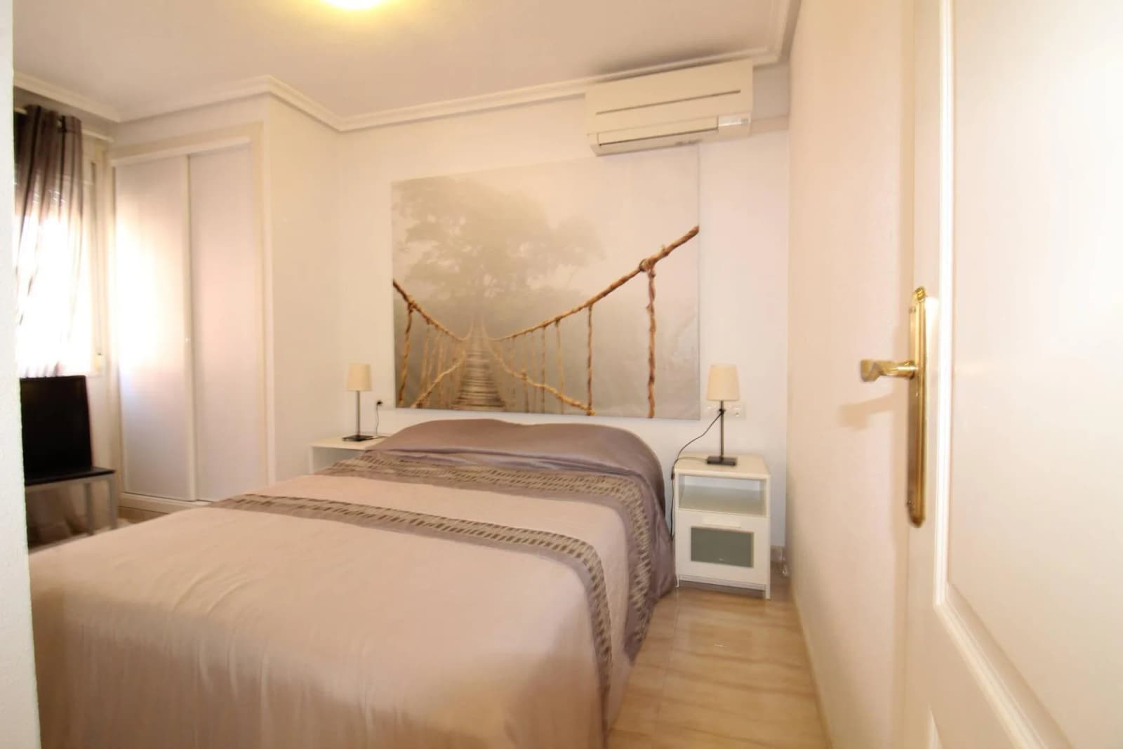 Apartment de 2 dormitorios en venta en Torrevieja, Alicante - Image 8