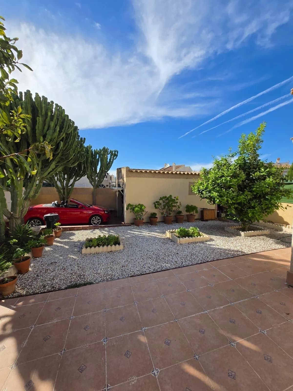 Villa de 3 dormitorios en venta en Torrevieja, Alicante - Image 2