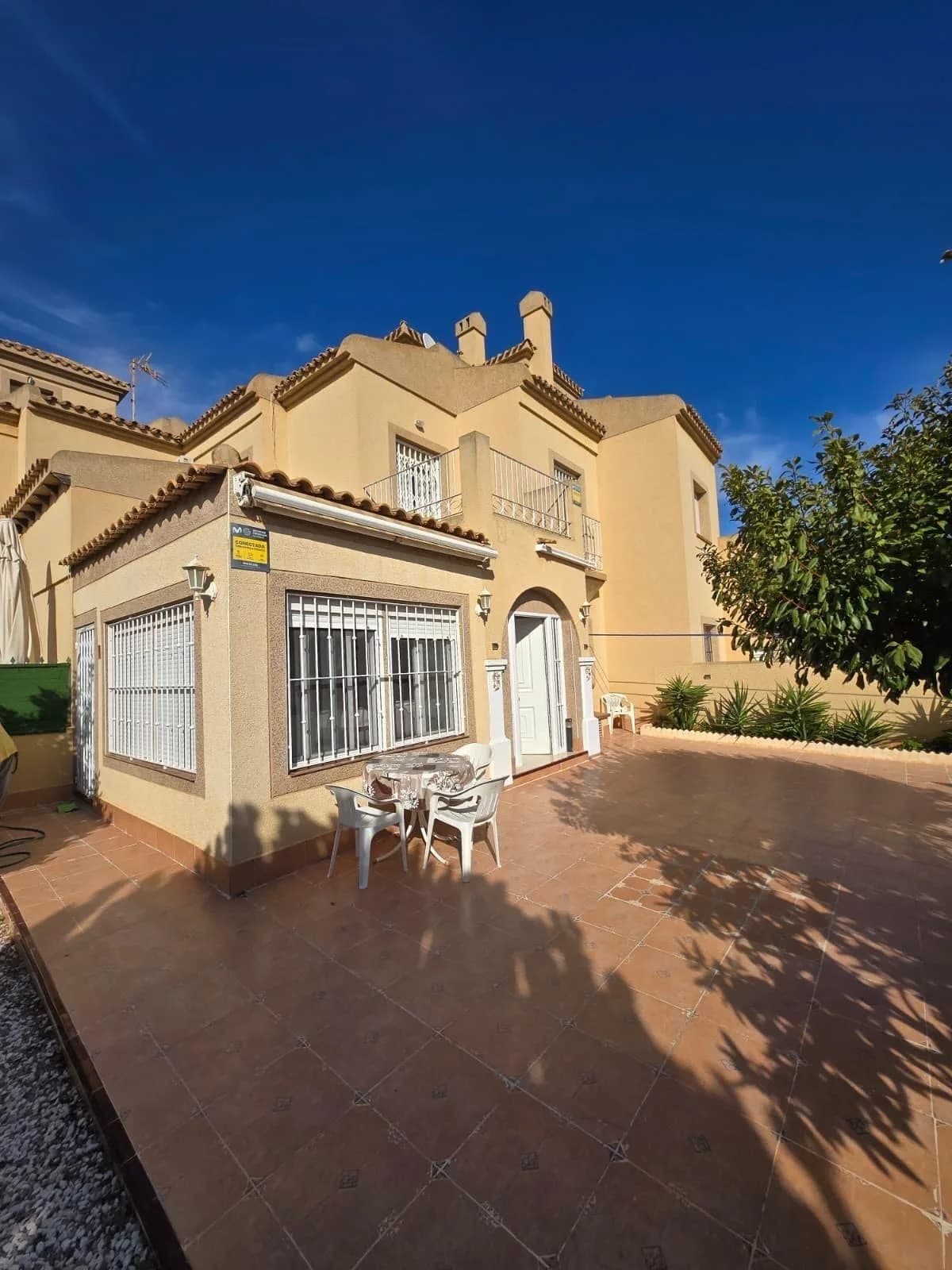 Villa de 3 dormitorios en venta en Torrevieja, Alicante - Image 3