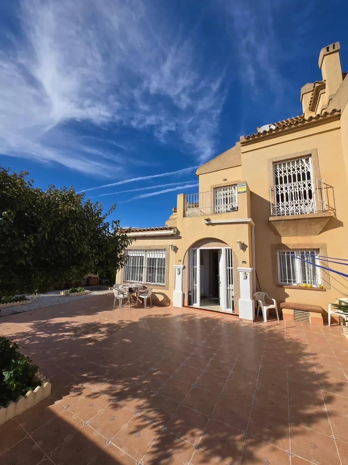 Villa de 3 dormitorios en venta en Torrevieja, Alicante - Image 4