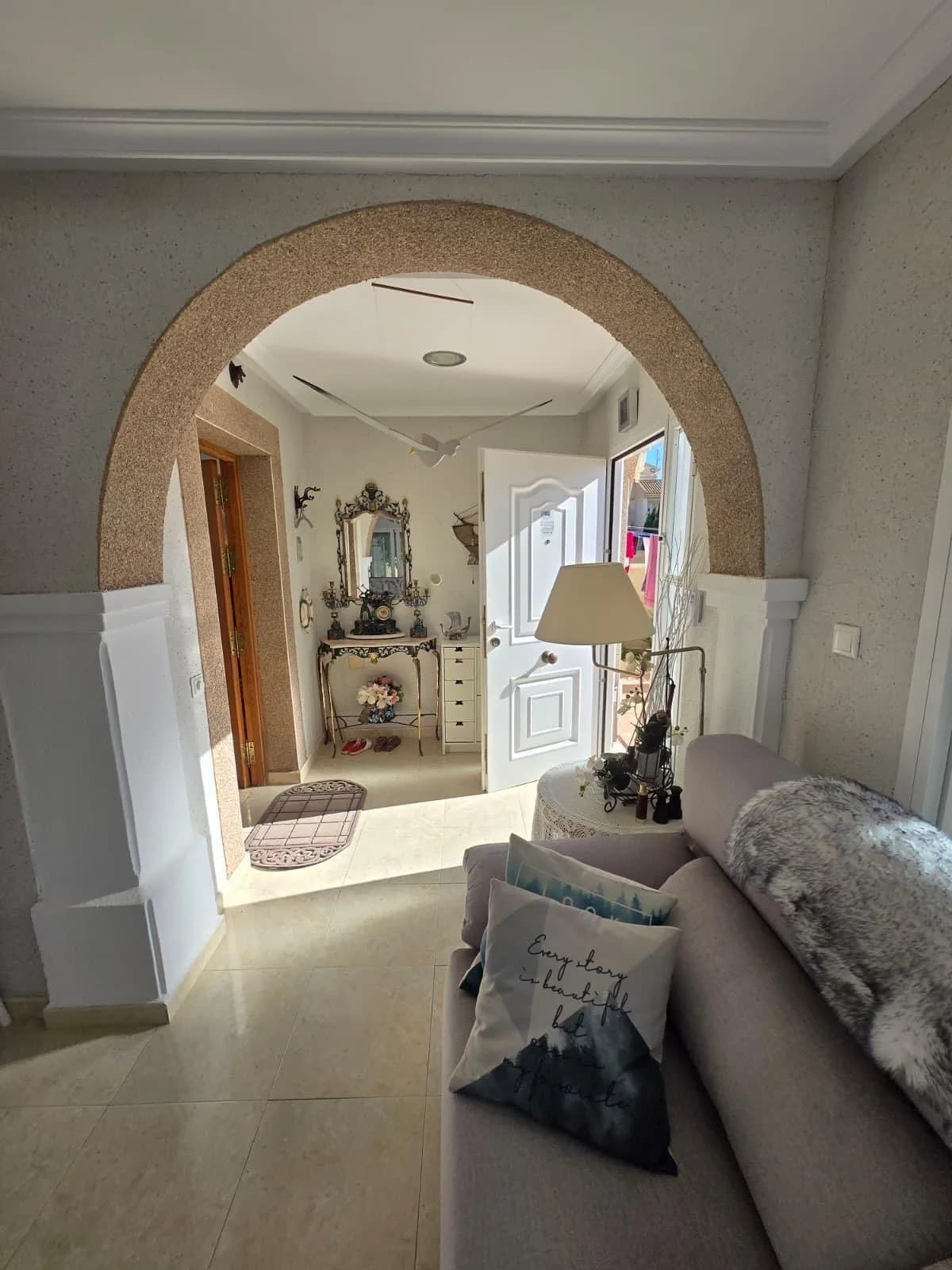 Villa de 3 dormitorios en venta en Torrevieja, Alicante - Image 8