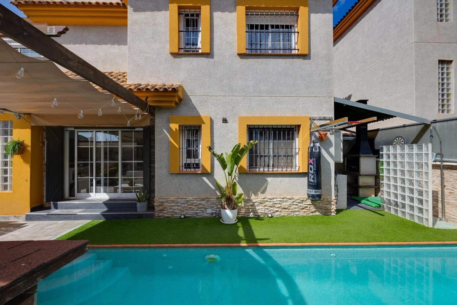 Villa de 3 dormitorios en venta en Los Montesinos, Alicante - Image 2