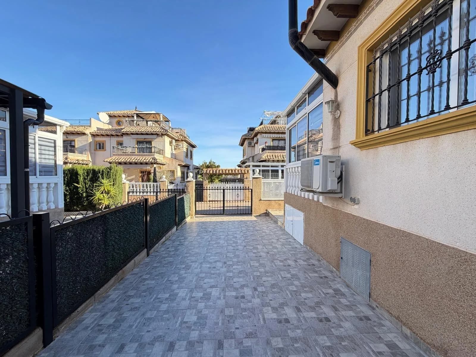 Terraced House In Orihuela Costa - Image 9