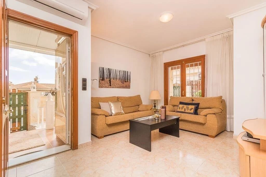 Apartment с 3 спальнями на продажу в Torrevieja, Alicante - Image 2