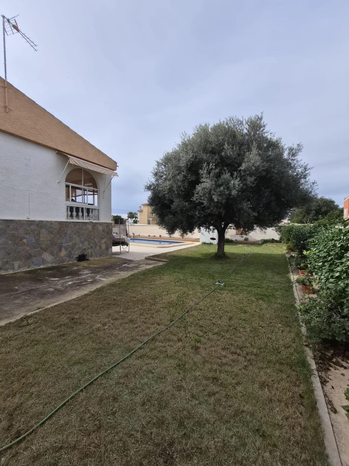 Villa с 4 спальнями на продажу в Torrevieja, Alicante - Image 4