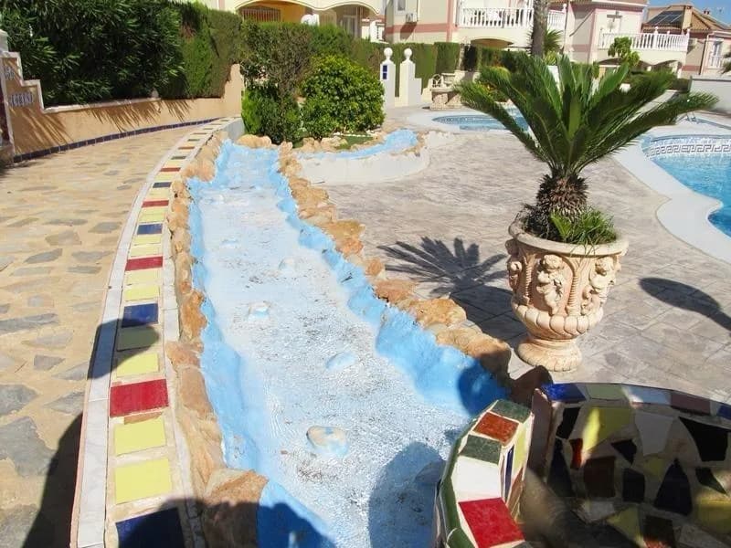 Villa de 3 dormitorios en venta en Torrevieja, Alicante - Image 5