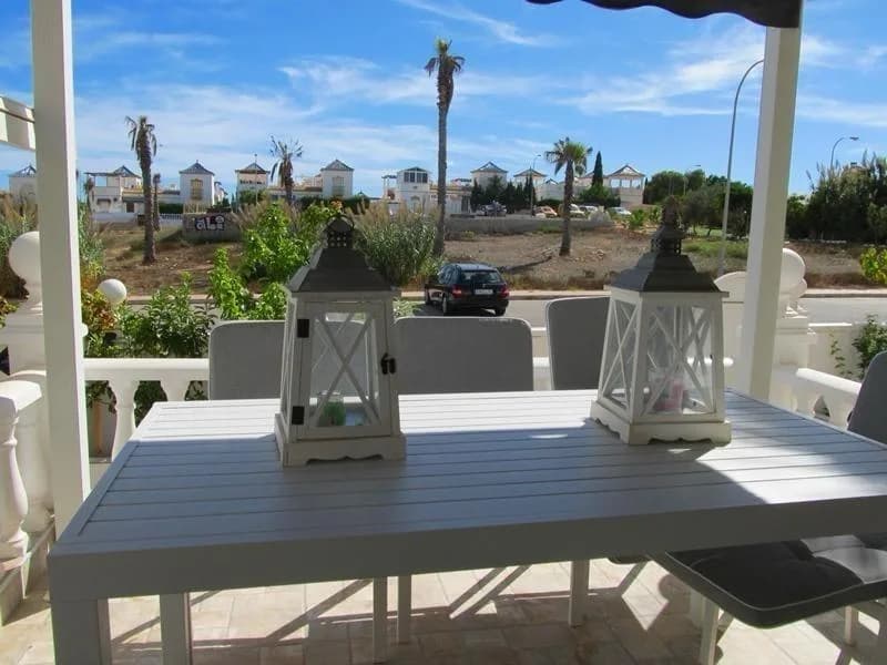 Villa de 3 dormitorios en venta en Torrevieja, Alicante - Image 6