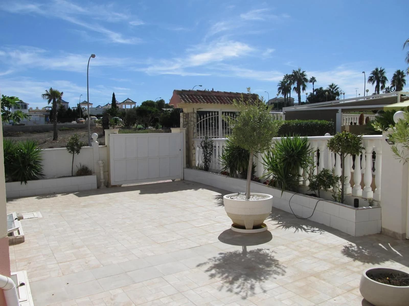 Villa de 3 dormitorios en venta en Torrevieja, Alicante - Image 8
