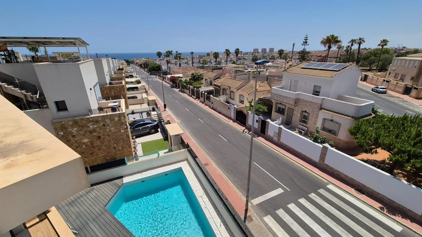 Villa de 4 dormitorios en venta en Torrevieja, Alicante - Image 2