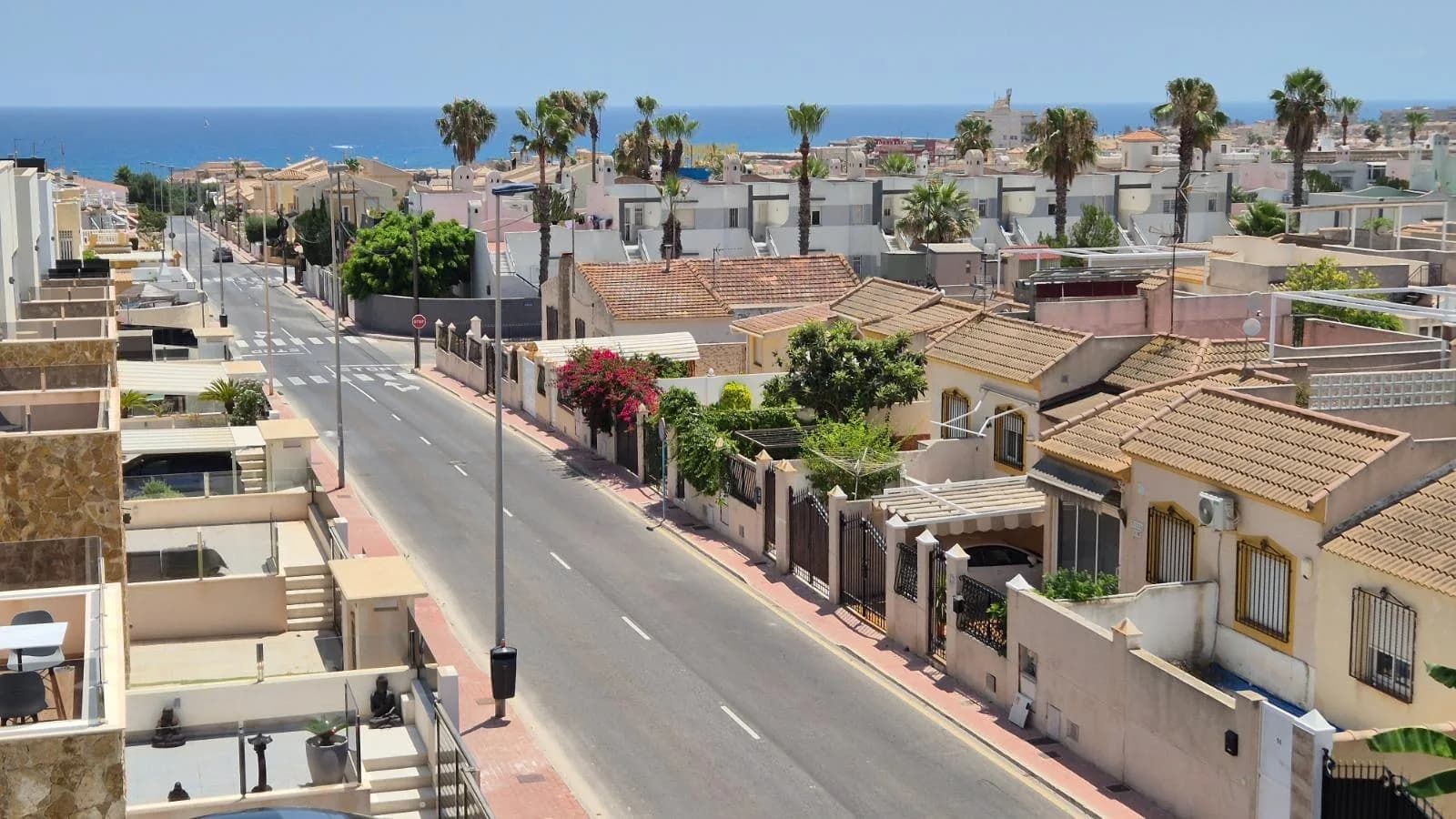 Villa de 4 dormitorios en venta en Torrevieja, Alicante - Image 3