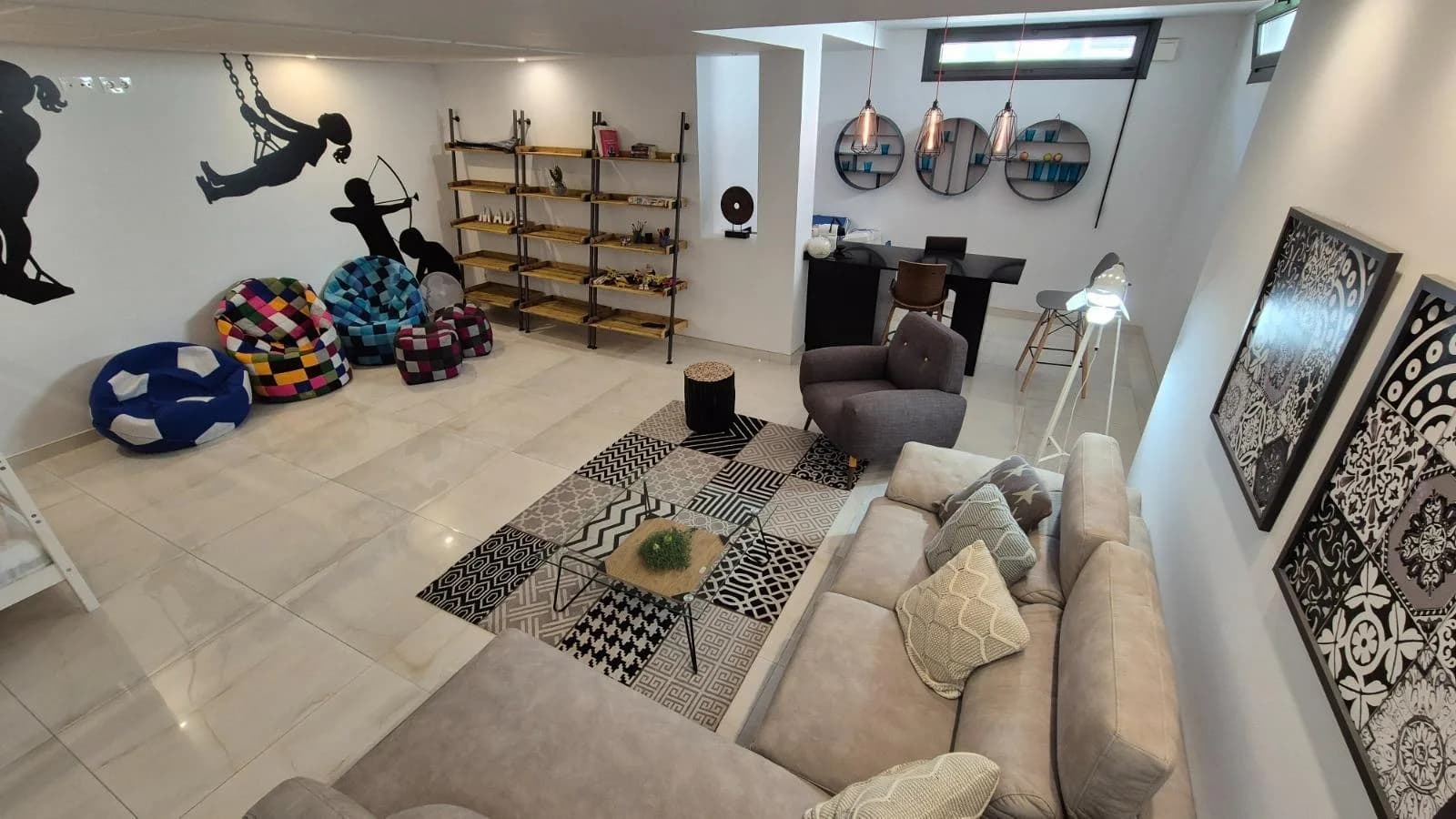 Villa de 4 dormitorios en venta en Torrevieja, Alicante - Image 4