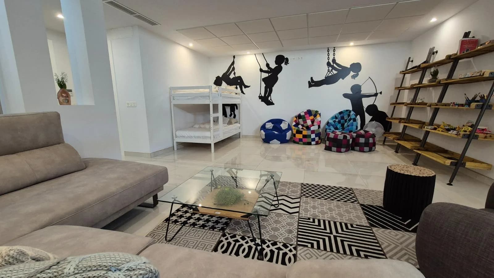 Villa de 4 dormitorios en venta en Torrevieja, Alicante - Image 9