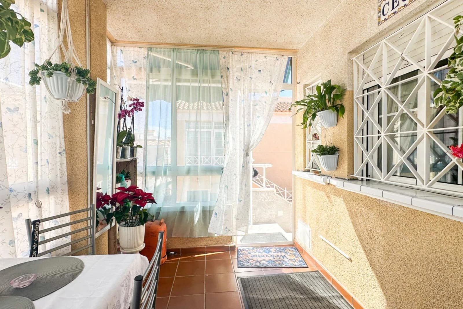 Bungalow de 2 dormitorios en venta en Torrevieja, Alicante - Image 5