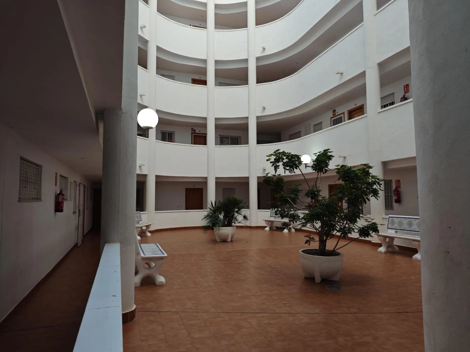 Apartment de 2 dormitorios en venta en Torrevieja, Alicante - Image 9
