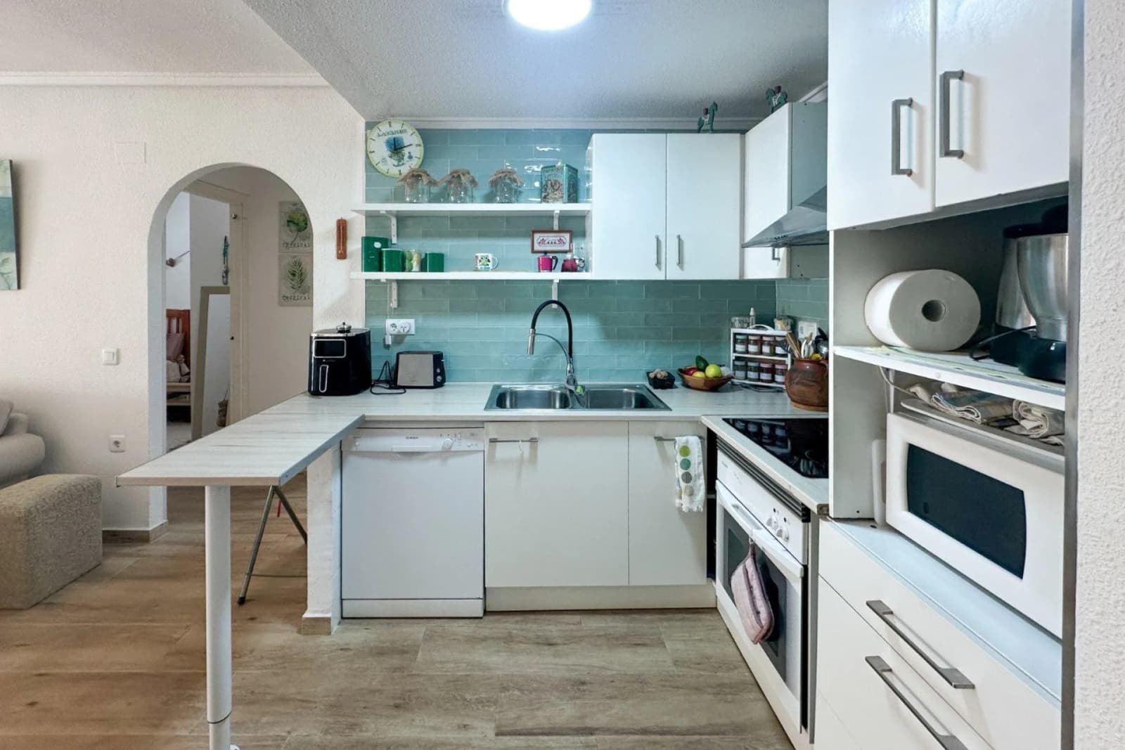 Apartment de 2 dormitorios en venta en Torrevieja, Alicante - Image 2