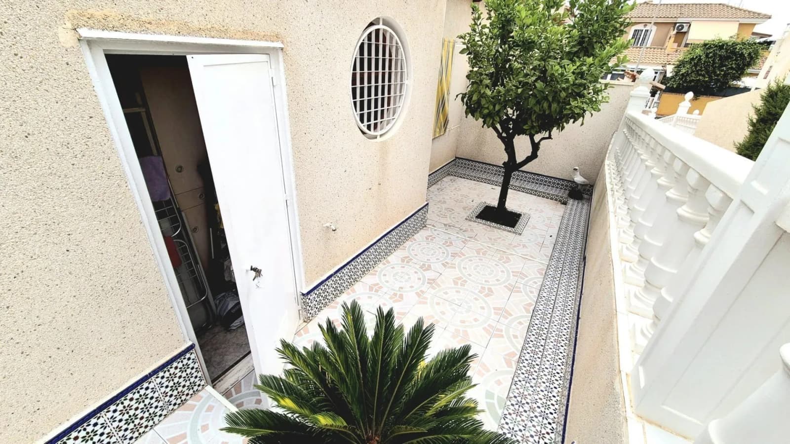 Villa de 3 dormitorios en venta en Torrevieja, Alicante - Image 4