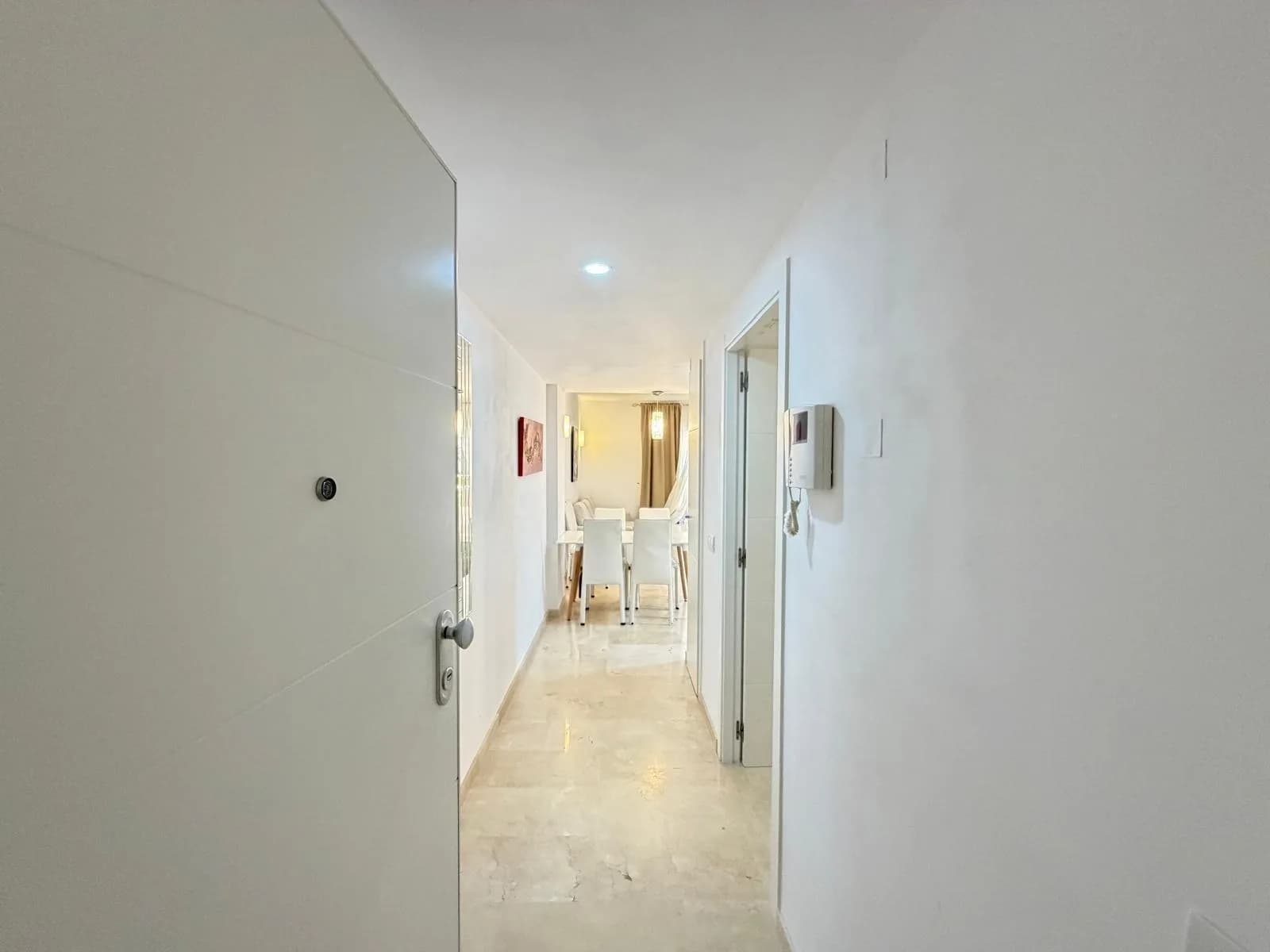 Apartment de 3 dormitorios en venta en Torrevieja, Alicante - Image 2