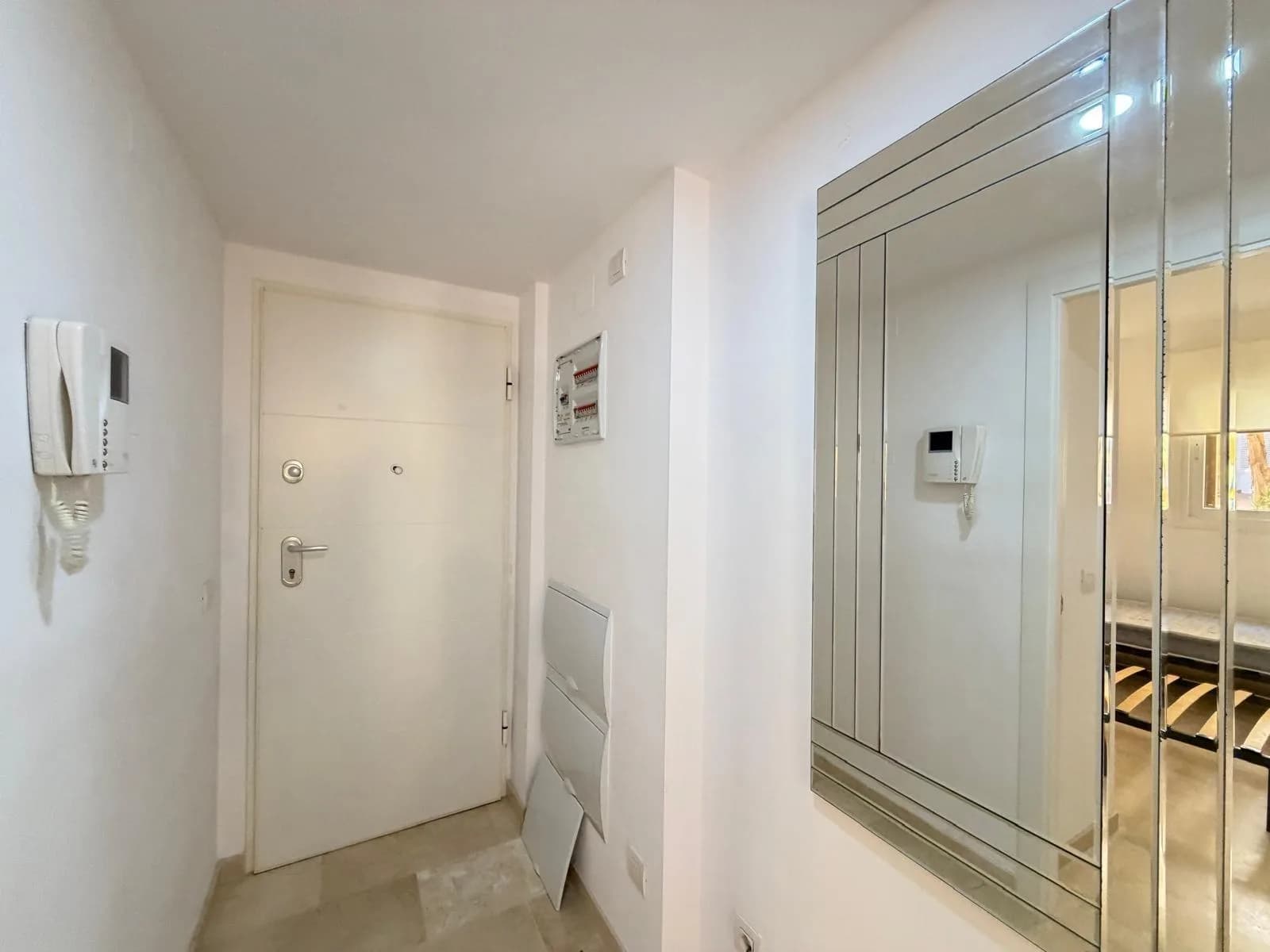 Apartment de 3 dormitorios en venta en Torrevieja, Alicante - Image 3