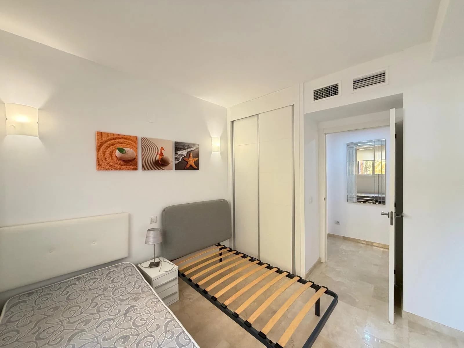 Apartment de 3 dormitorios en venta en Torrevieja, Alicante - Image 9