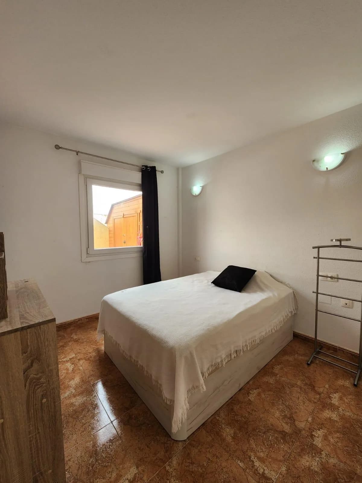 Villa de 2 dormitorios en venta en Torrevieja, Alicante - Image 3