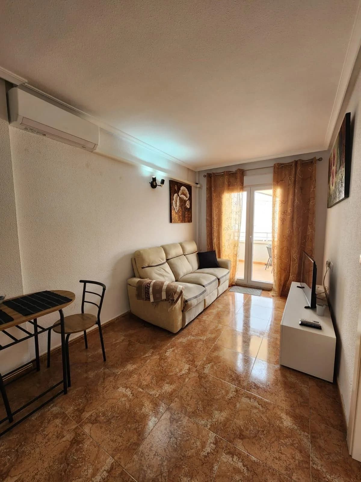 Villa de 2 dormitorios en venta en Torrevieja, Alicante - Image 4