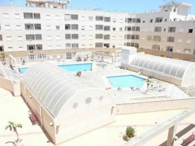 Villa de 2 dormitorios en venta en Torrevieja, Alicante - Image 5