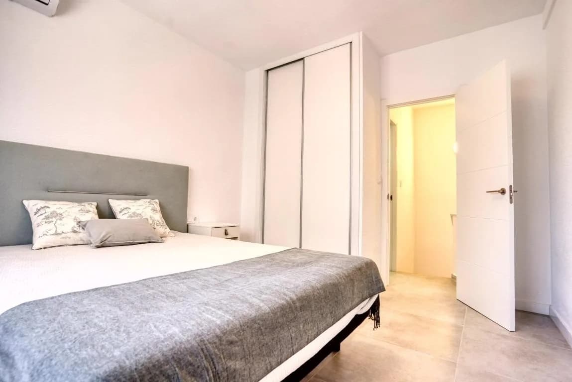 Duplex de 1 dormitorios en venta en Torrevieja, Alicante - Image 4