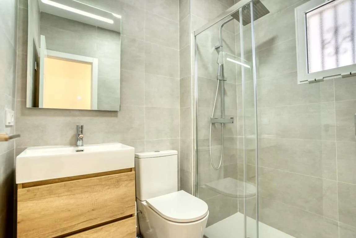 Duplex de 1 dormitorios en venta en Torrevieja, Alicante - Image 9