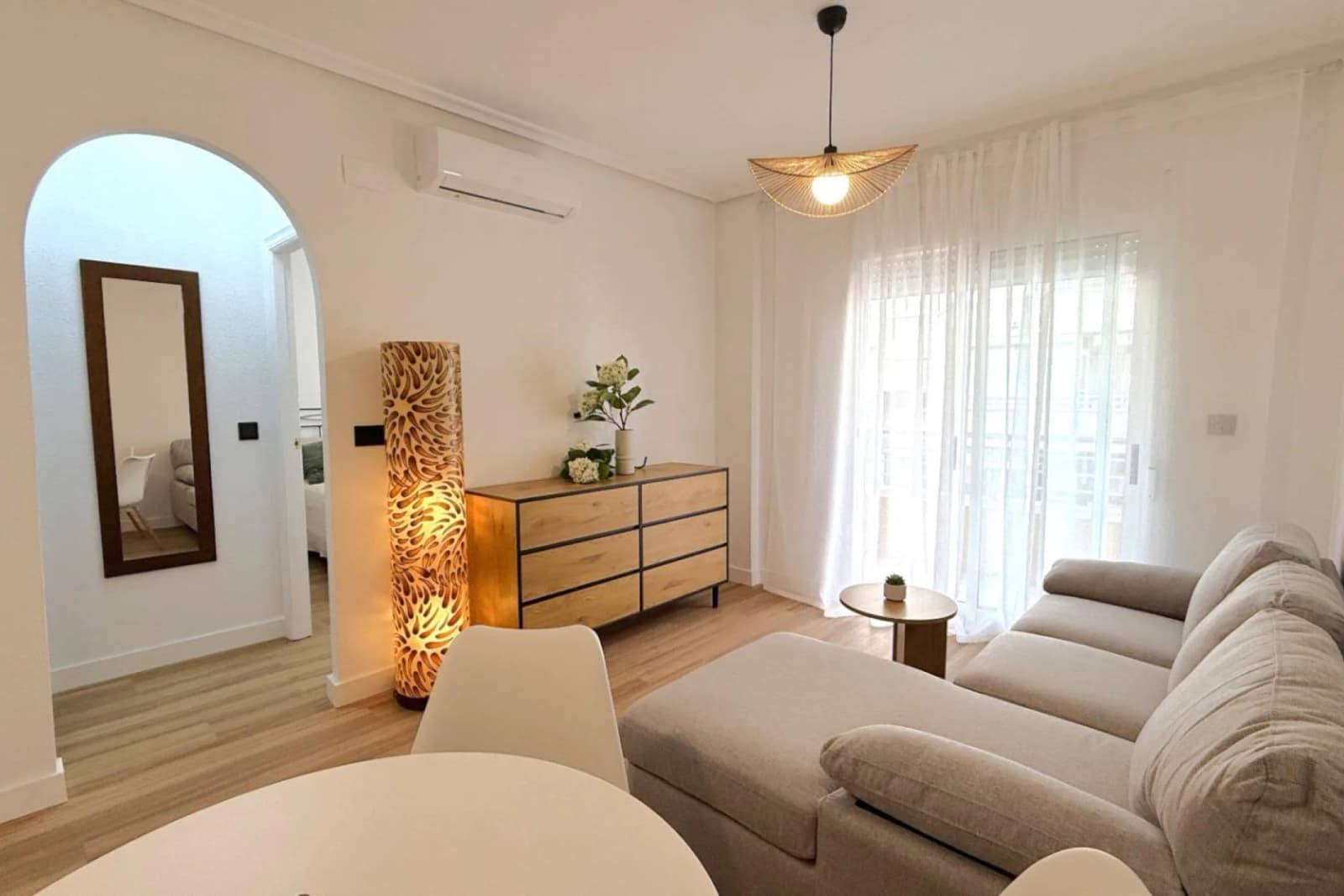 Apartment de 2 dormitorios en venta en Torrevieja, Alicante