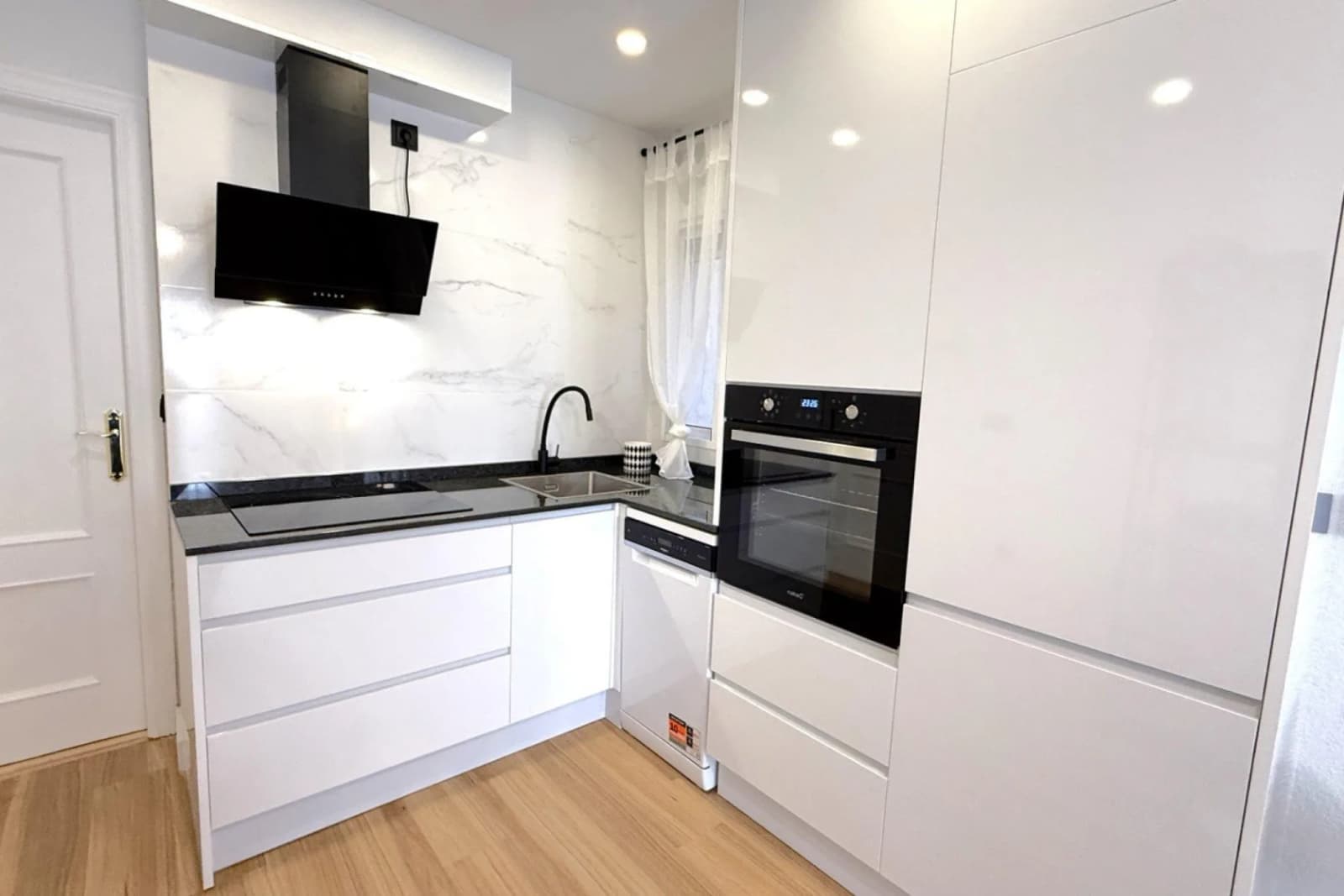 Apartment de 2 dormitorios en venta en Torrevieja, Alicante - Image 8