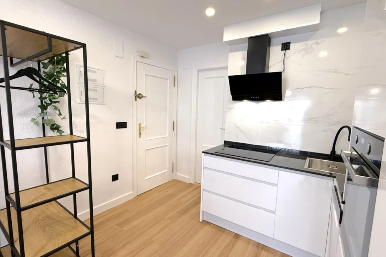 Apartment de 2 dormitorios en venta en Torrevieja, Alicante - Image 9