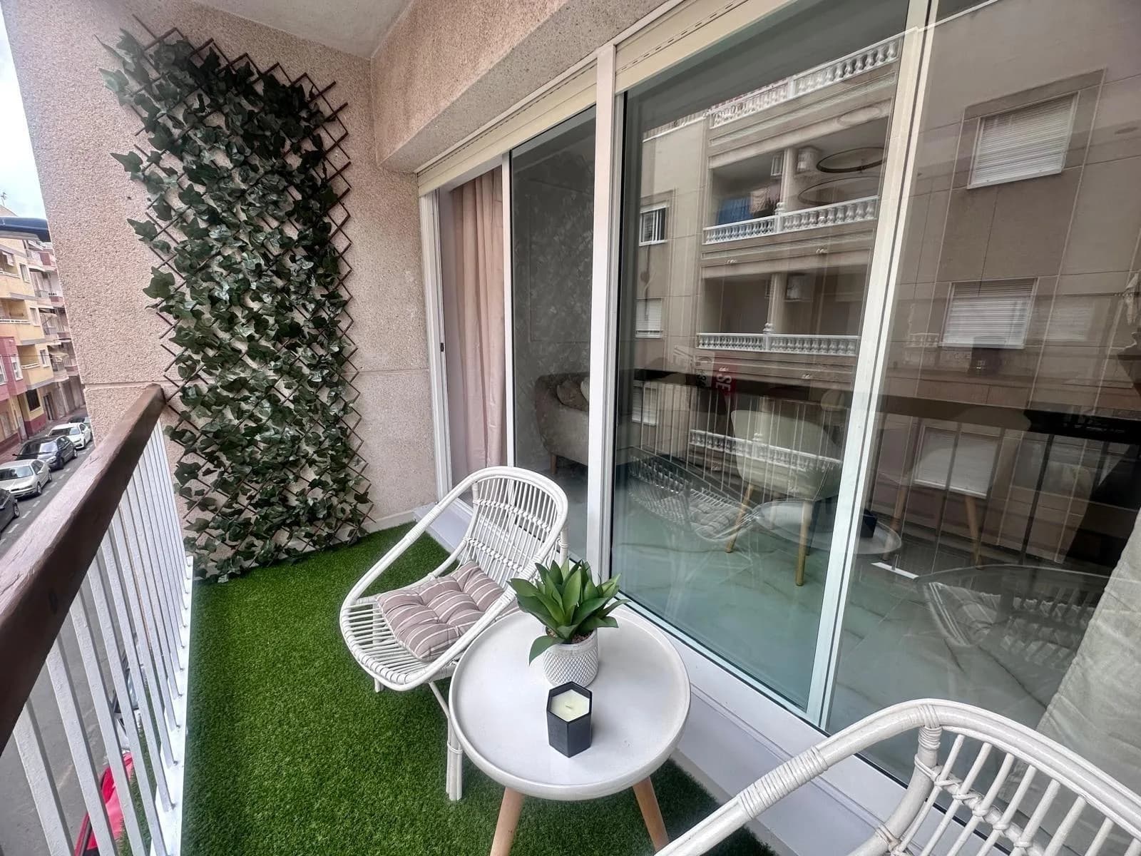 Apartment de 1 dormitorios en venta en Torrevieja, Alicante - Image 3