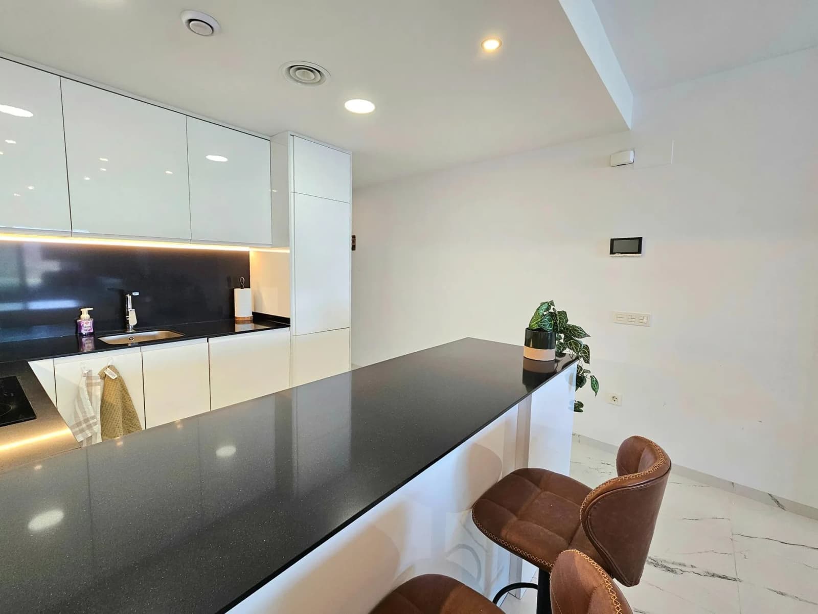 Apartment de 3 dormitorios en venta en Gran alacant, Alicante - Image 9