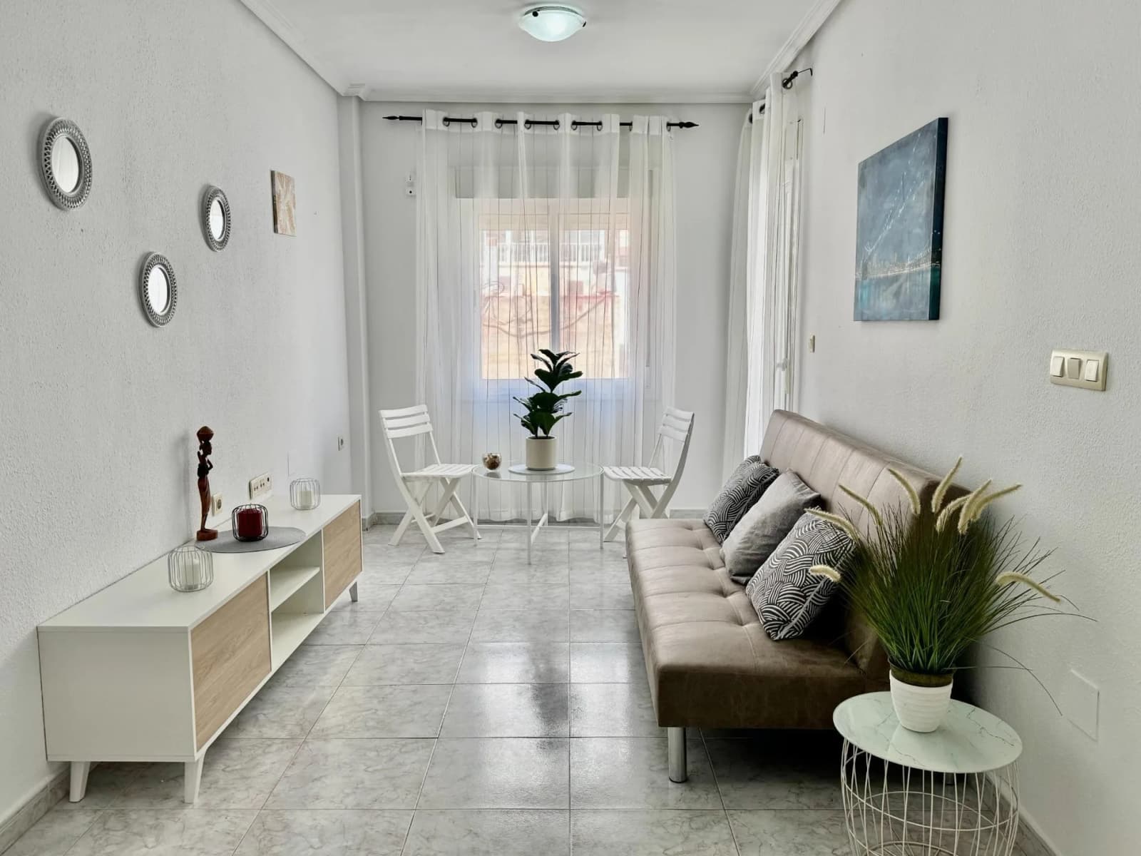 Apartment de 2 dormitorios en venta en Torrevieja, Alicante - Image 3