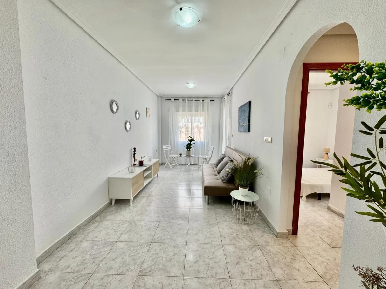 Apartment de 2 dormitorios en venta en Torrevieja, Alicante - Image 4