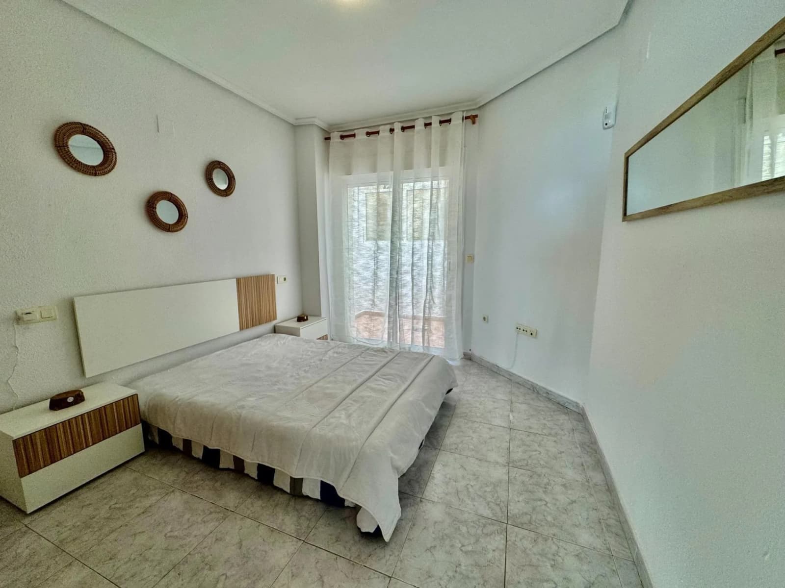 Apartment de 2 dormitorios en venta en Torrevieja, Alicante - Image 6