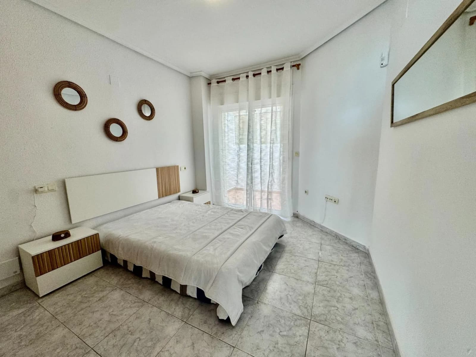 Apartment de 2 dormitorios en venta en Torrevieja, Alicante - Image 8