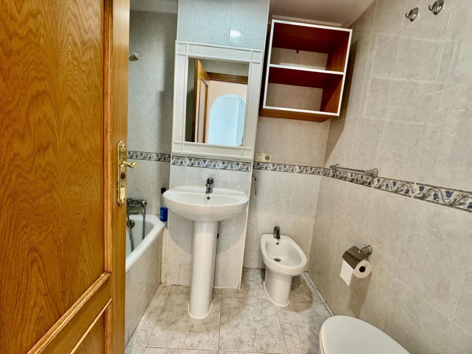 Apartment de 2 dormitorios en venta en Torrevieja, Alicante - Image 9