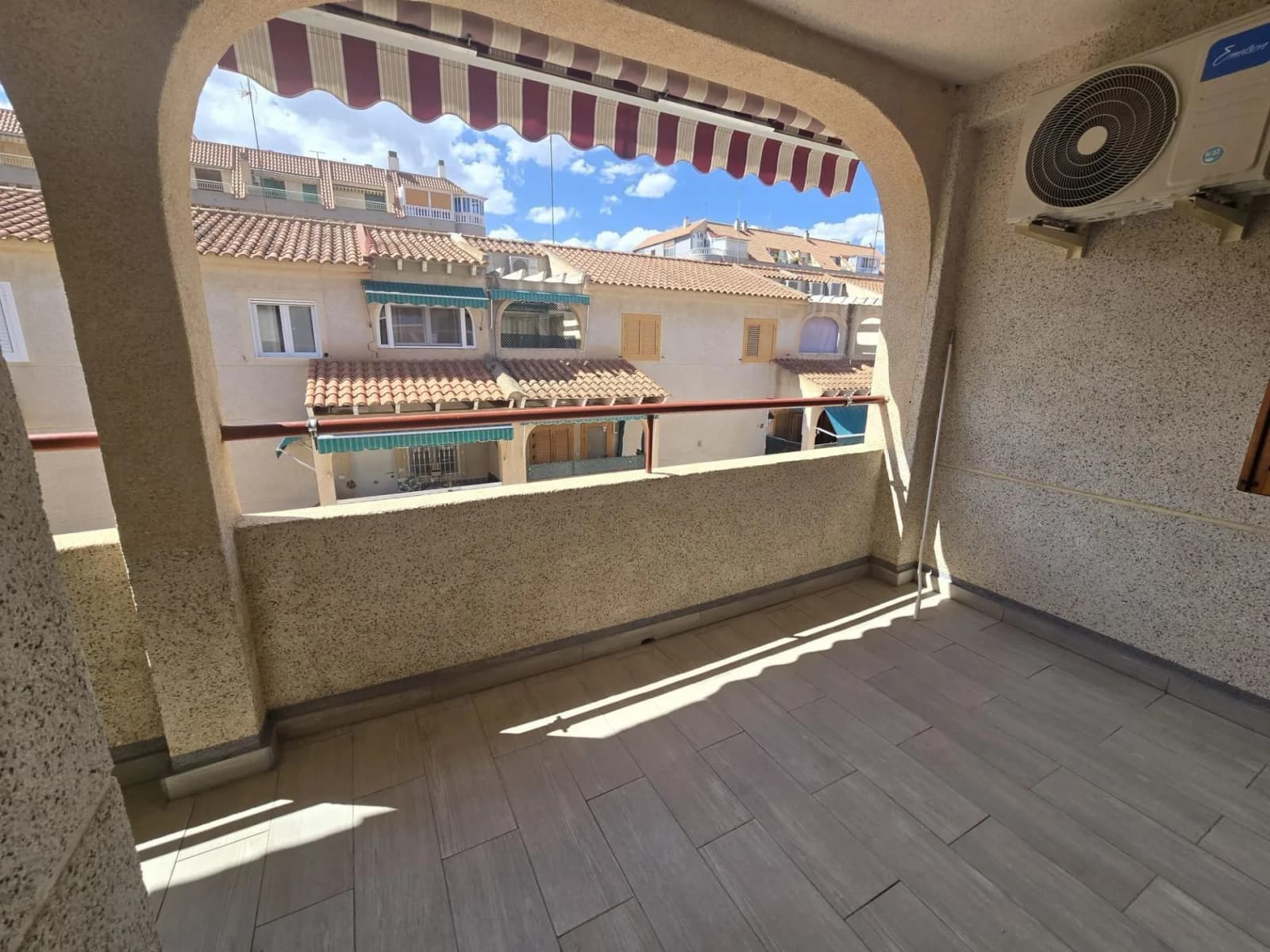 Apartment de 1 dormitorios en venta en Torrevieja, Alicante - Image 6