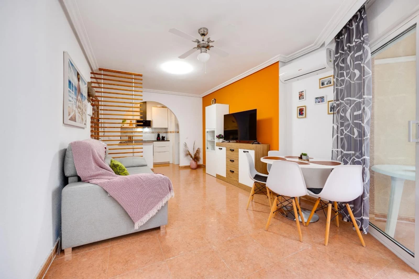 Apartment de 1 dormitorios en venta en Torrevieja, Alicante - Image 8