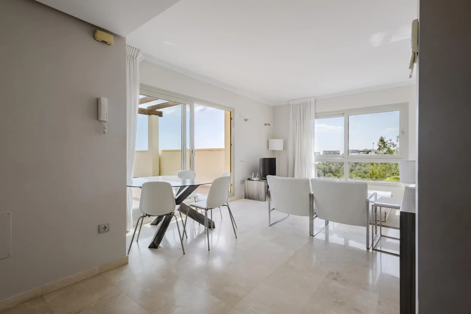 Villa de 2 dormitorios en venta en Orihuela, Alicante - Image 2
