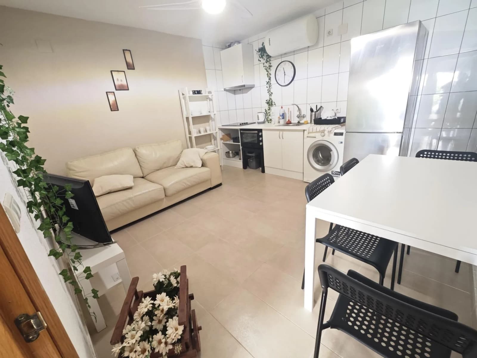 Bungalow с 2 спальнями на продажу в Torrevieja, Alicante - Image 2