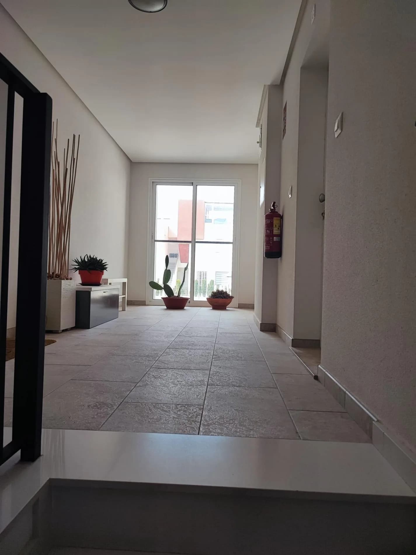 Bungalow с 2 спальнями на продажу в Torrevieja, Alicante - Image 2