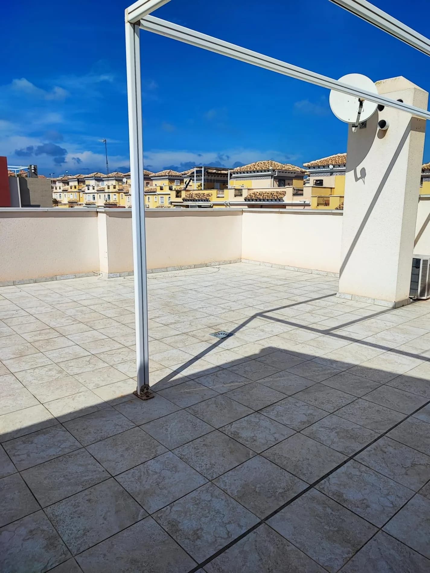 Bungalow с 2 спальнями на продажу в Torrevieja, Alicante - Image 3