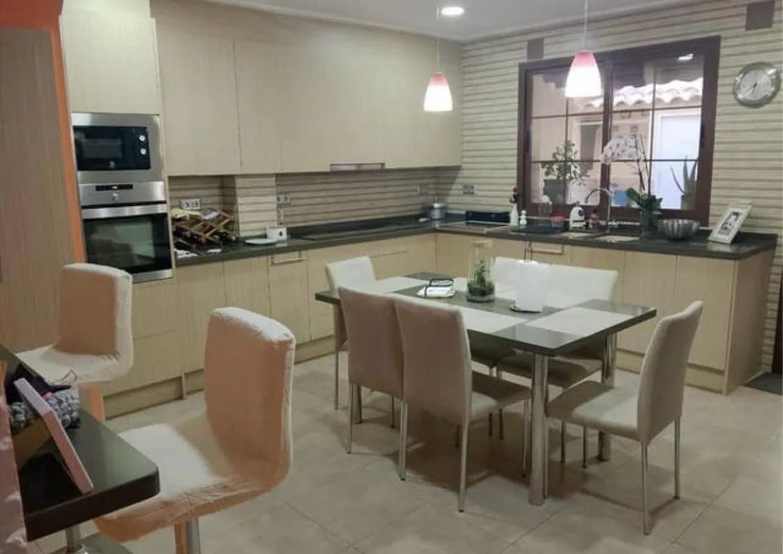 Terraced House In Torrevieja - Image 2