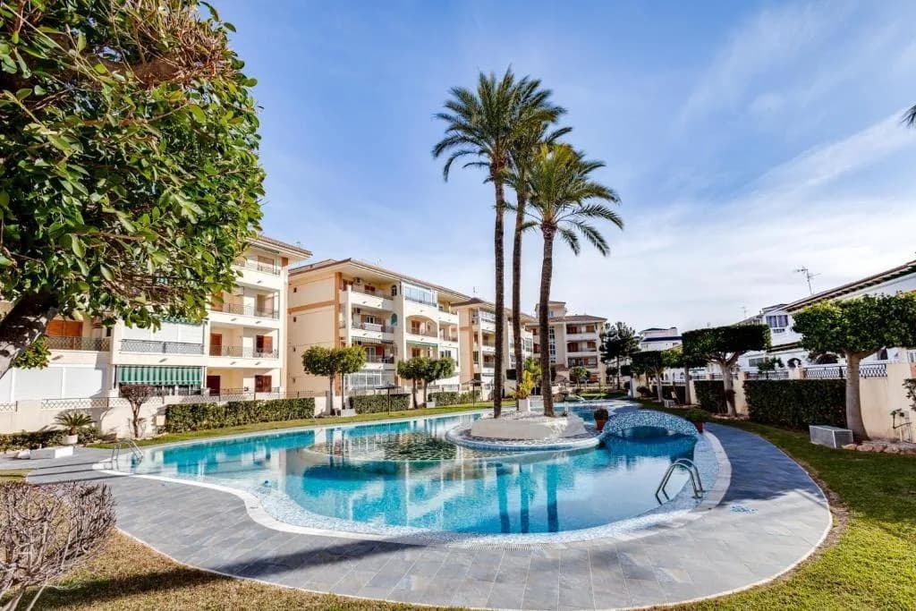 Duplex с 2 спальнями на продажу в Torrevieja, Alicante