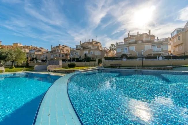 Bungalow de 3 chambres à vendre à Torrevieja, Alicante - Image 2