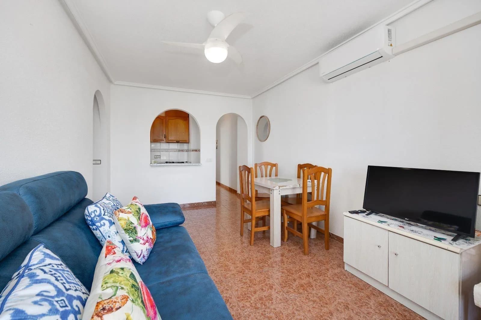 Villa med 2 sovrum till salu i Torrevieja, Alicante - Image 5