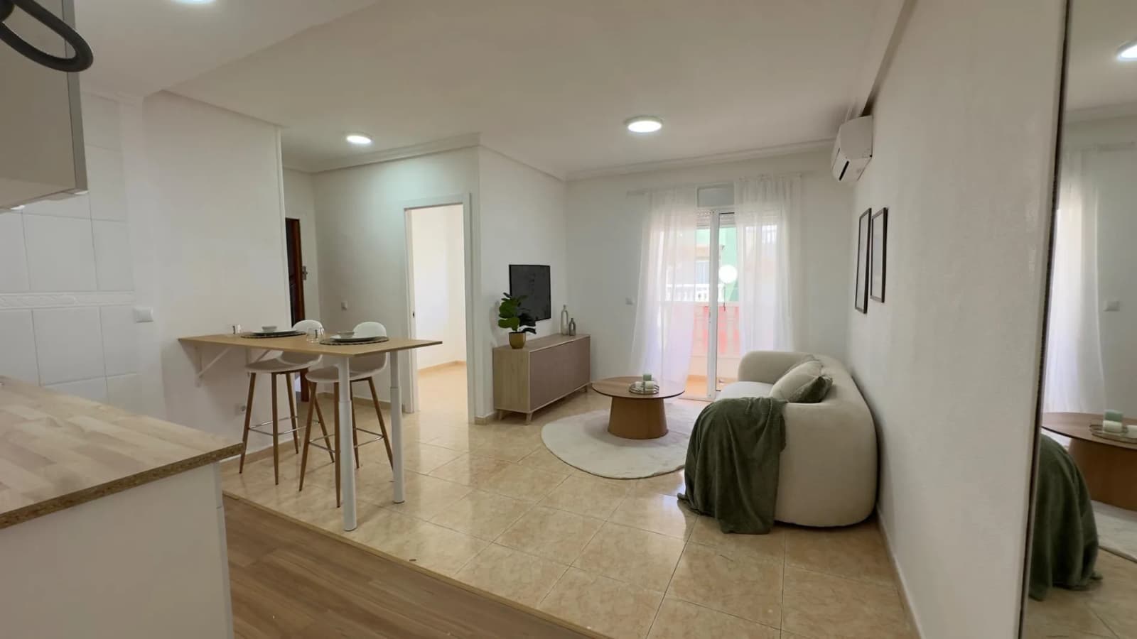 Apartment de 2 chambres à vendre à Torrevieja, Alicante - Image 2