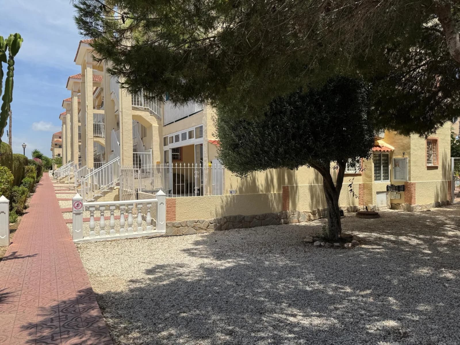 Apartment с 3 спальнями на продажу в Torrevieja, Alicante - Image 2